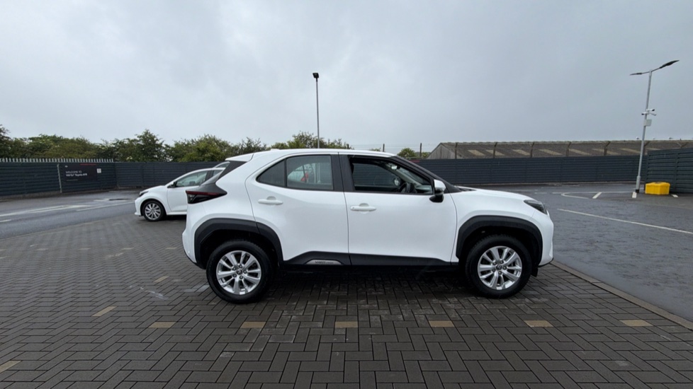 Toyota Yaris Cross 1.5 Hybrid Icon 5dr CVT Hybrid Estate - Image 23