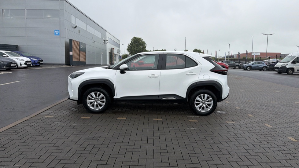Toyota Yaris Cross 1.5 Hybrid Icon 5dr CVT Hybrid Estate - Image 24
