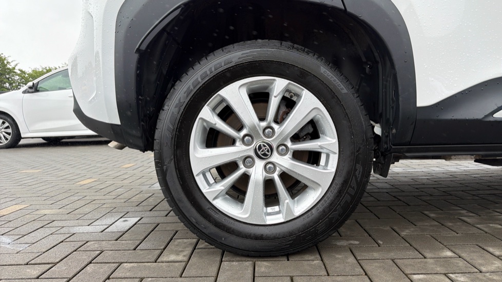 Toyota Yaris Cross 1.5 Hybrid Icon 5dr CVT Hybrid Estate - Image 25