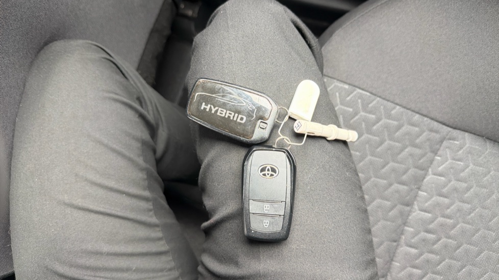 Toyota Yaris Cross 1.5 Hybrid Icon 5dr CVT Hybrid Estate - Image 28