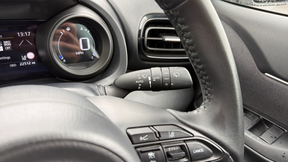 Toyota Yaris Cross 1.5 Hybrid Icon 5dr CVT Hybrid Estate - Image 31