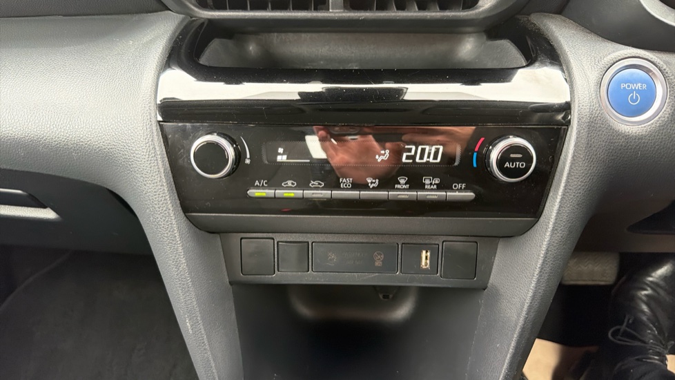 Toyota Yaris Cross 1.5 Hybrid Icon 5dr CVT Hybrid Estate - Image 34