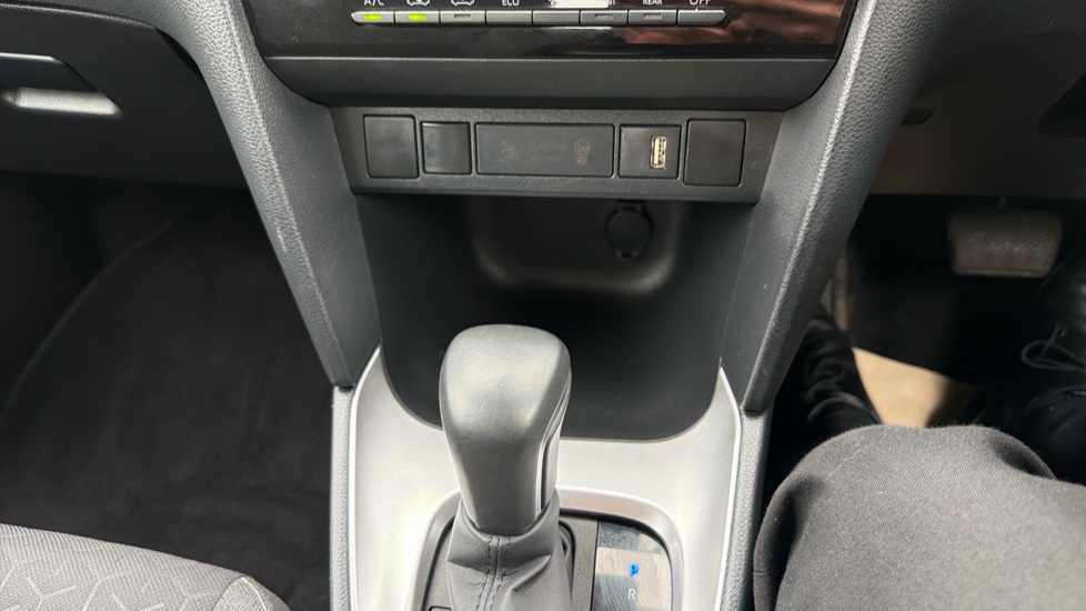 Toyota Yaris Cross 1.5 Hybrid Icon 5dr CVT Hybrid Estate - Image 35
