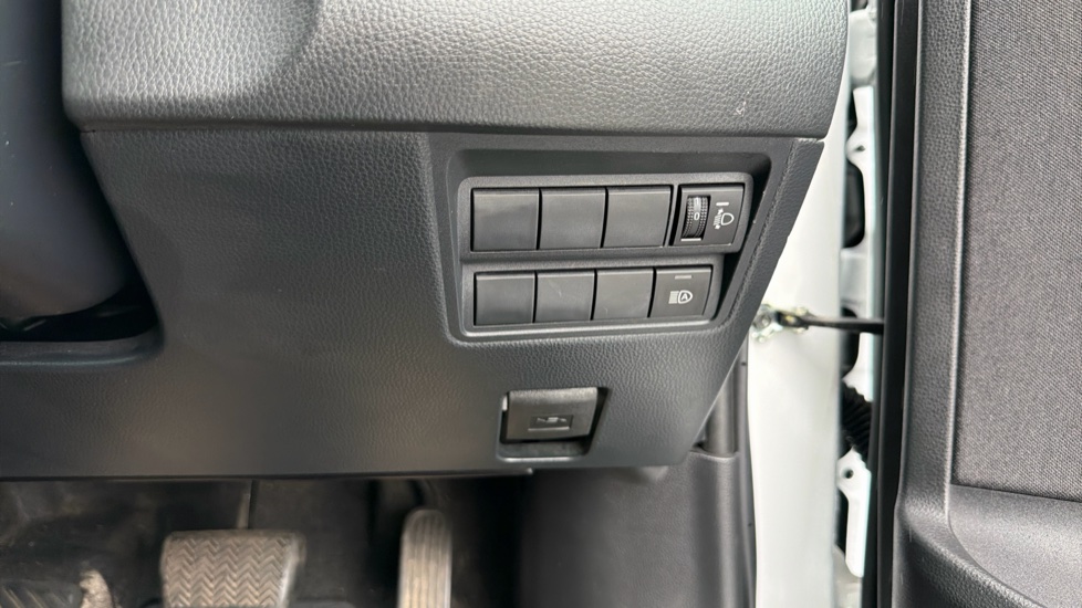 Toyota Yaris Cross 1.5 Hybrid Icon 5dr CVT Hybrid Estate - Image 46