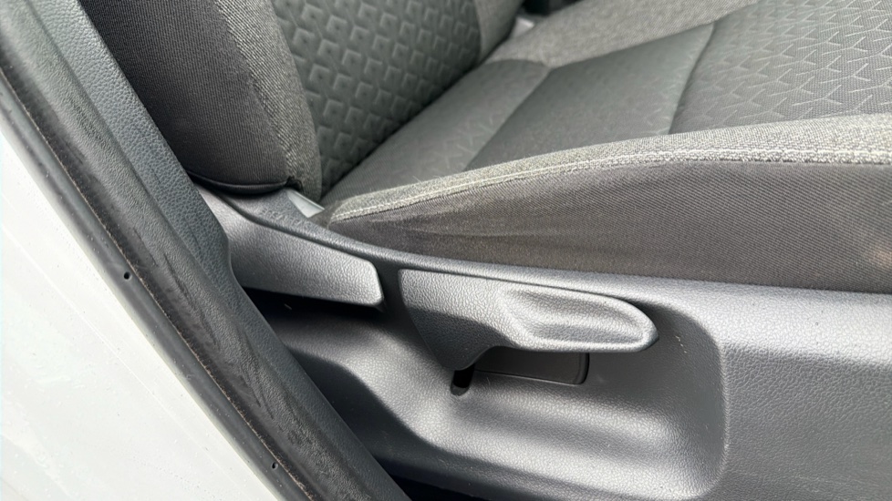 Toyota Yaris Cross 1.5 Hybrid Icon 5dr CVT Hybrid Estate - Image 47