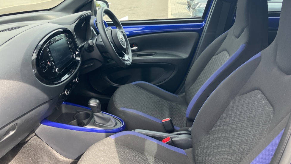 Toyota Aygo X 1.0 VVT-i Edge 5dr Auto Petrol Hatchback - Image 5