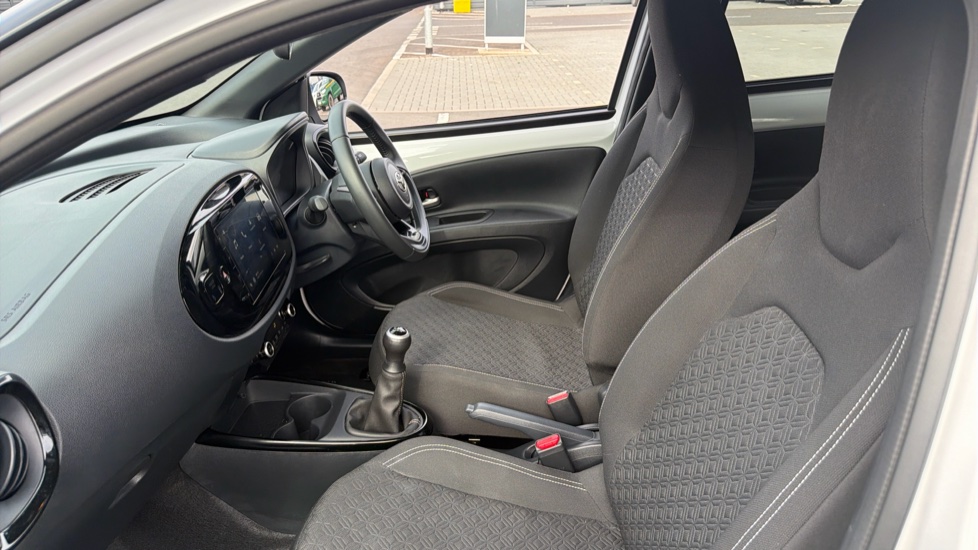 Toyota Aygo X 1.0 VVT-i Edge 5dr Petrol Hatchback - Image 5