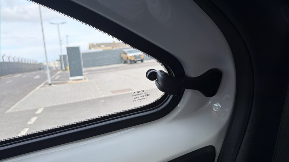 Toyota Aygo X 1.0 VVT-i Edge 5dr Petrol Hatchback - Image 10