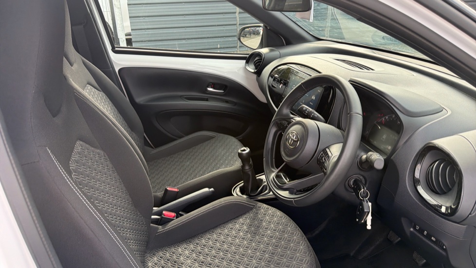 Toyota Aygo X 1.0 VVT-i Edge 5dr Petrol Hatchback - Image 12