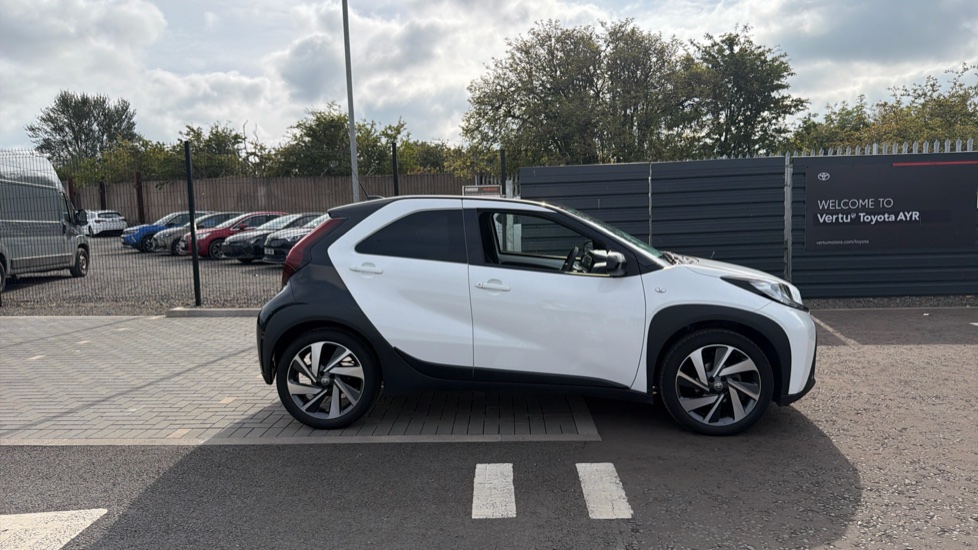 Toyota Aygo X 1.0 VVT-i Edge 5dr Petrol Hatchback - Image 23