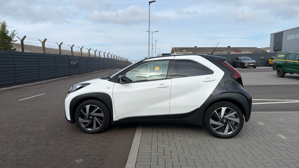 Toyota Aygo X 1.0 VVT-i Edge 5dr Petrol Hatchback - Image 24