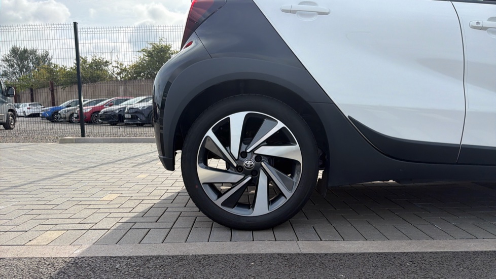 Toyota Aygo X 1.0 VVT-i Edge 5dr Petrol Hatchback - Image 25