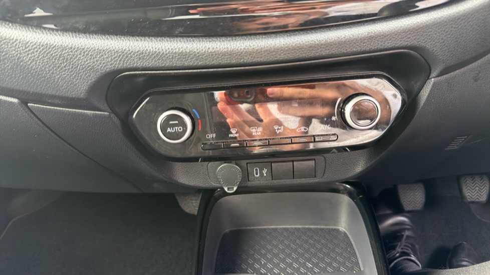 Toyota Aygo X 1.0 VVT-i Edge 5dr Petrol Hatchback - Image 33