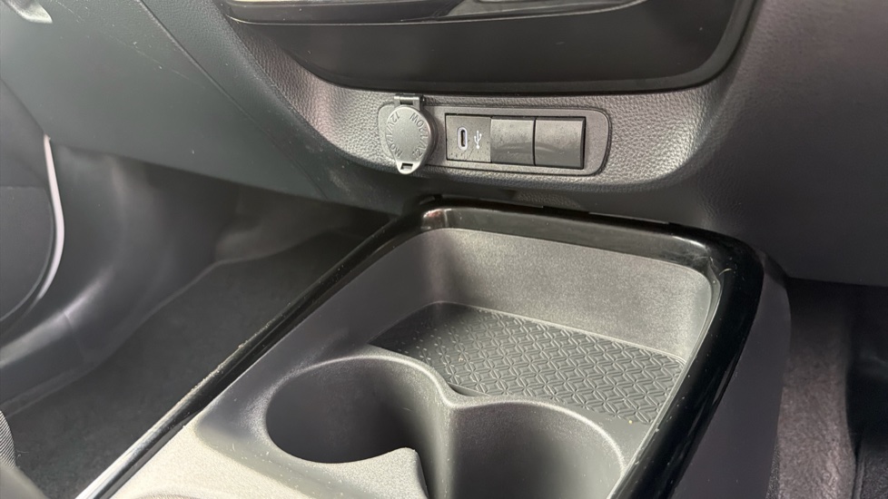 Toyota Aygo X 1.0 VVT-i Edge 5dr Petrol Hatchback - Image 34
