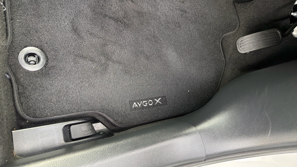 Toyota Aygo X 1.0 VVT-i Edge 5dr Petrol Hatchback - Image 48