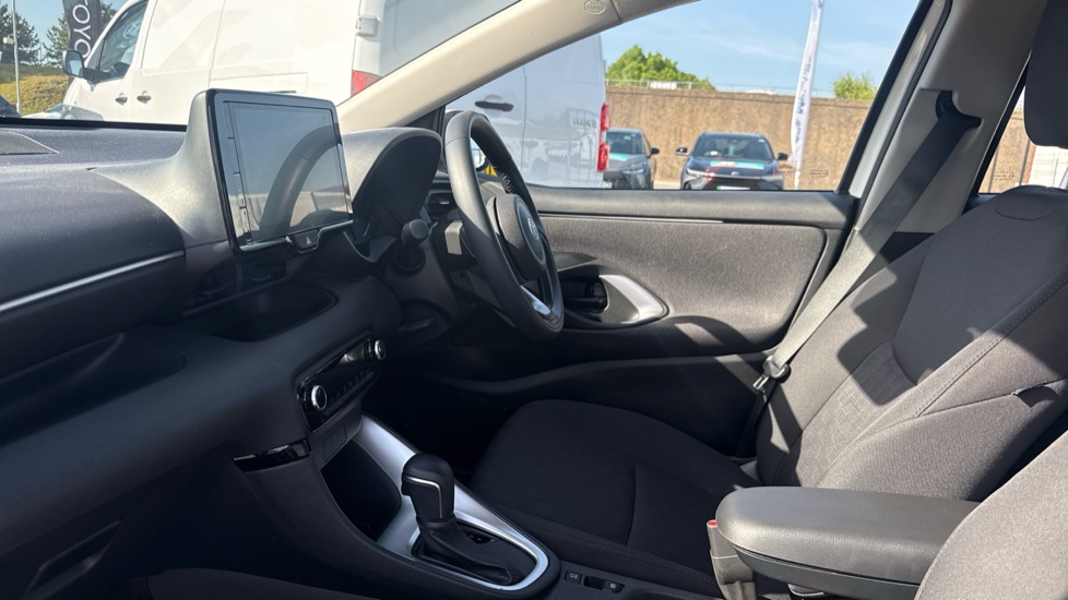Toyota Yaris 1.5 Hybrid Icon 5dr CVT Hybrid Hatchback - Image 5