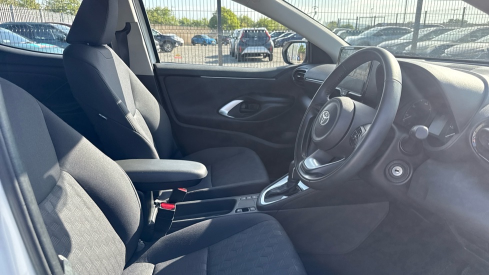 Toyota Yaris 1.5 Hybrid Icon 5dr CVT Hybrid Hatchback - Image 12