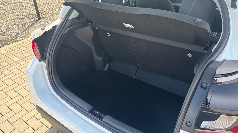Toyota Yaris 1.5 Hybrid Icon 5dr CVT Hybrid Hatchback - Image 13