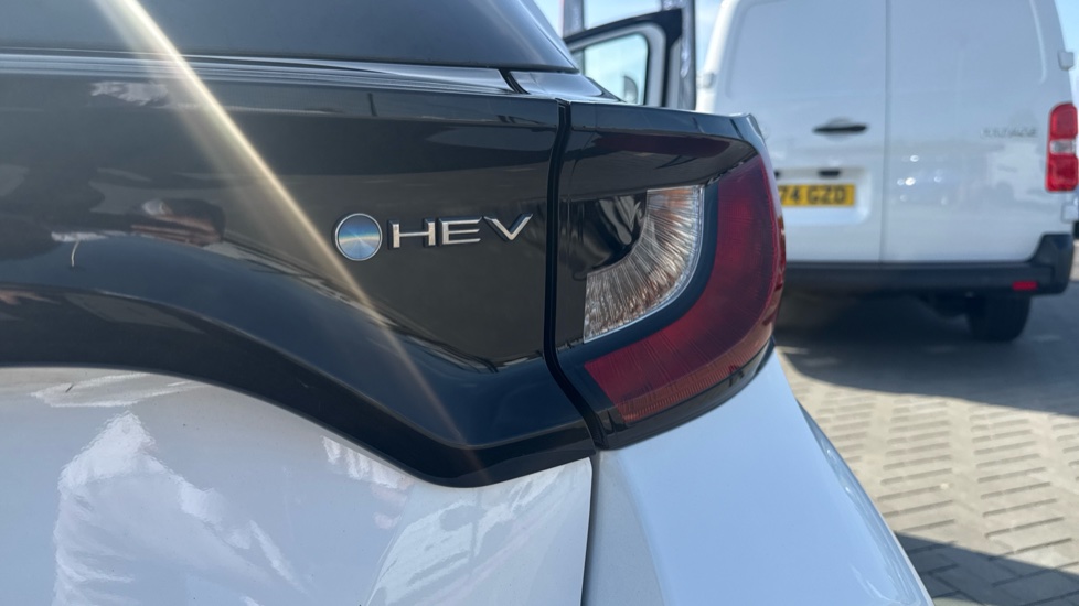 Toyota Yaris 1.5 Hybrid Icon 5dr CVT Hybrid Hatchback - Image 21