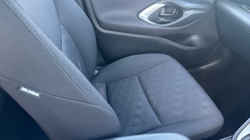 Toyota Yaris 1.5 Hybrid Icon 5dr CVT Hybrid Hatchback - Image 30