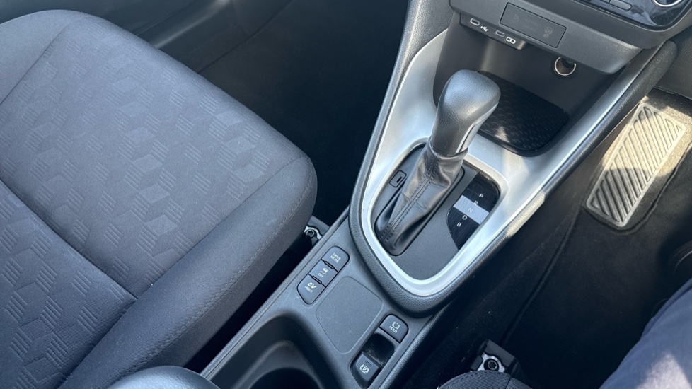 Toyota Yaris 1.5 Hybrid Icon 5dr CVT Hybrid Hatchback - Image 34