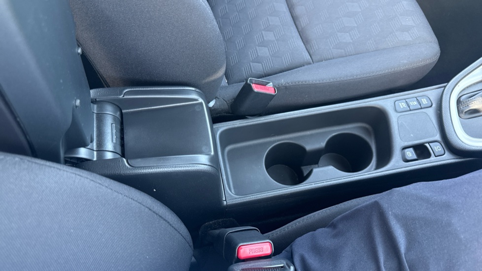 Toyota Yaris 1.5 Hybrid Icon 5dr CVT Hybrid Hatchback - Image 36
