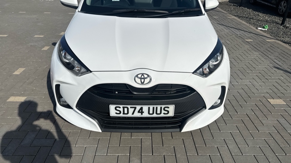 Toyota Yaris 1.5 Hybrid Icon 5dr CVT Hybrid Hatchback - Image 38