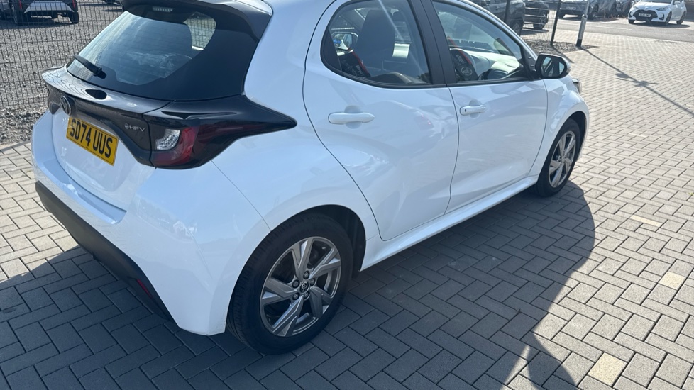 Toyota Yaris 1.5 Hybrid Icon 5dr CVT Hybrid Hatchback - Image 45