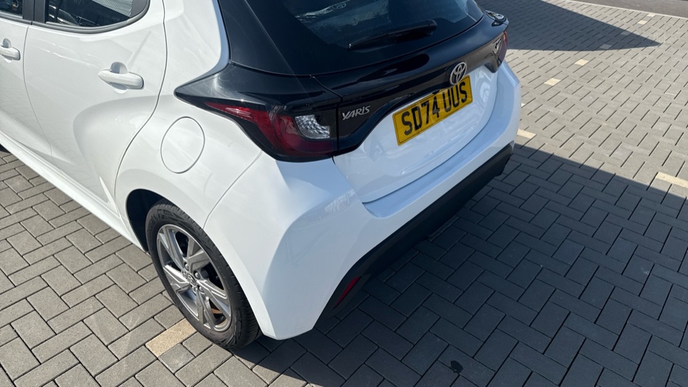 Toyota Yaris 1.5 Hybrid Icon 5dr CVT Hybrid Hatchback - Image 47