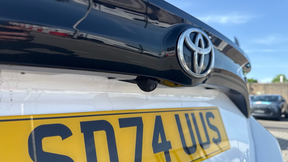 Toyota Yaris 1.5 Hybrid Icon 5dr CVT Hybrid Hatchback - Image 48