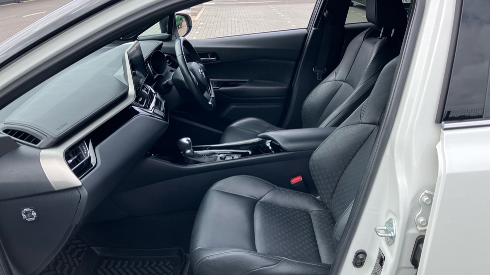 Toyota C-HR 1.8 Hybrid Dynamic 5dr CVT Hybrid Hatchback - Image 5