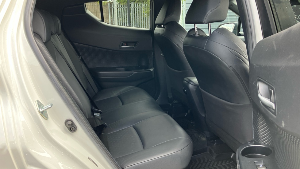 Toyota C-HR 1.8 Hybrid Dynamic 5dr CVT Hybrid Hatchback - Image 8