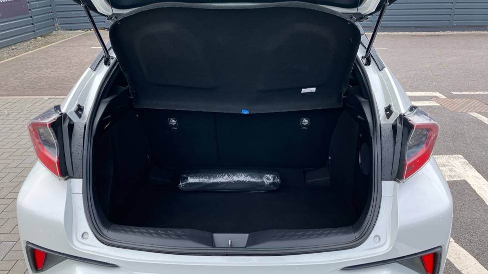 Toyota C-HR 1.8 Hybrid Dynamic 5dr CVT Hybrid Hatchback - Image 13
