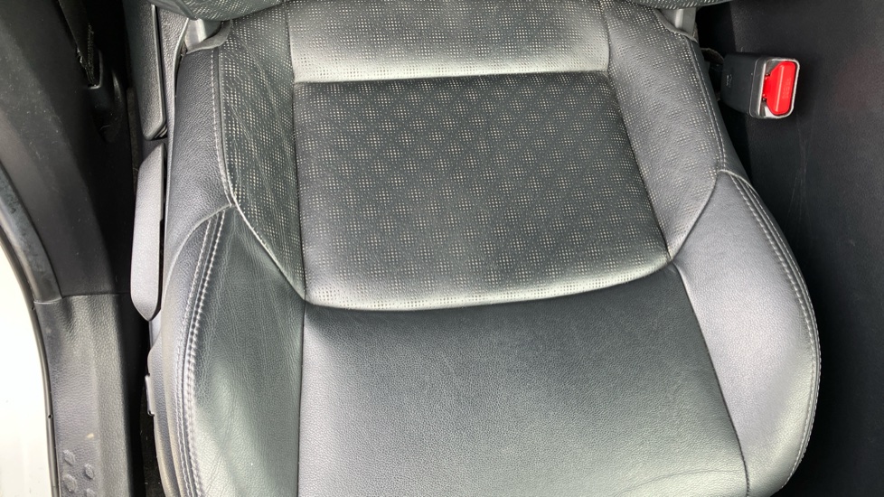 Toyota C-HR 1.8 Hybrid Dynamic 5dr CVT Hybrid Hatchback - Image 14