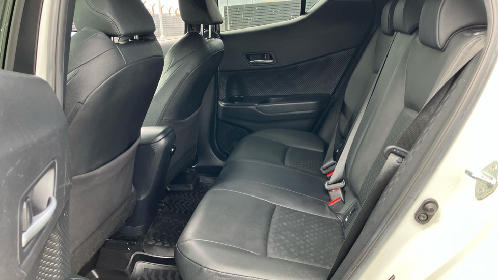 Toyota C-HR 1.8 Hybrid Dynamic 5dr CVT Hybrid Hatchback - Image 15