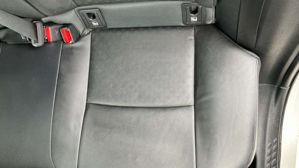 Toyota C-HR 1.8 Hybrid Dynamic 5dr CVT Hybrid Hatchback - Image 17