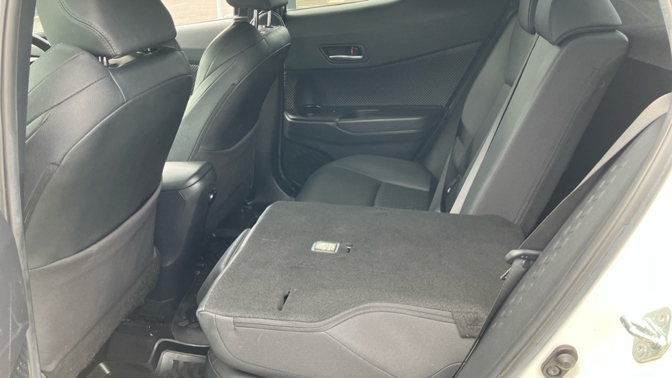 Toyota C-HR 1.8 Hybrid Dynamic 5dr CVT Hybrid Hatchback - Image 18