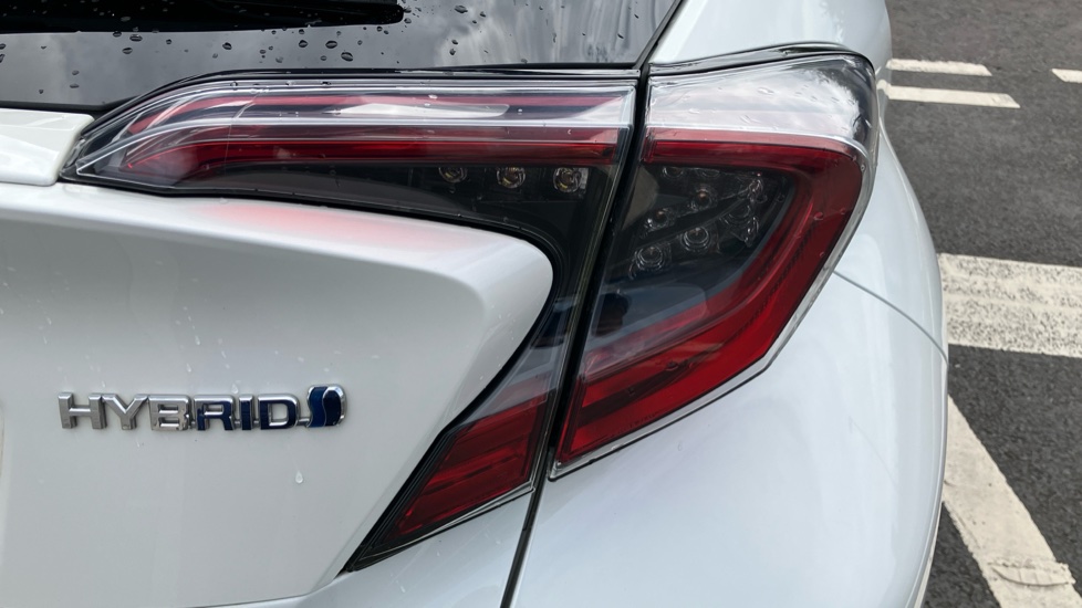 Toyota C-HR 1.8 Hybrid Dynamic 5dr CVT Hybrid Hatchback - Image 21