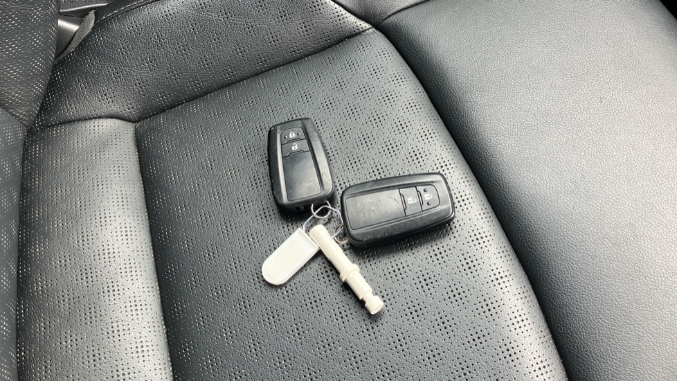 Toyota C-HR 1.8 Hybrid Dynamic 5dr CVT Hybrid Hatchback - Image 28