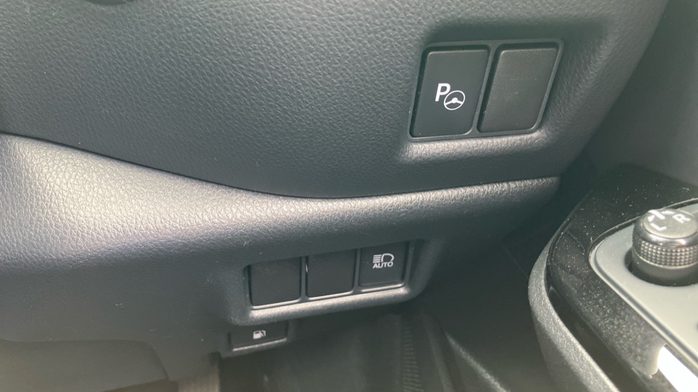 Toyota C-HR 1.8 Hybrid Dynamic 5dr CVT Hybrid Hatchback - Image 29