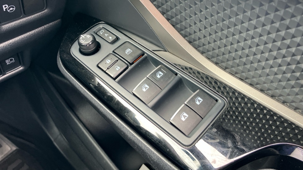 Toyota C-HR 1.8 Hybrid Dynamic 5dr CVT Hybrid Hatchback - Image 30