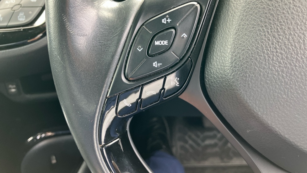 Toyota C-HR 1.8 Hybrid Dynamic 5dr CVT Hybrid Hatchback - Image 37