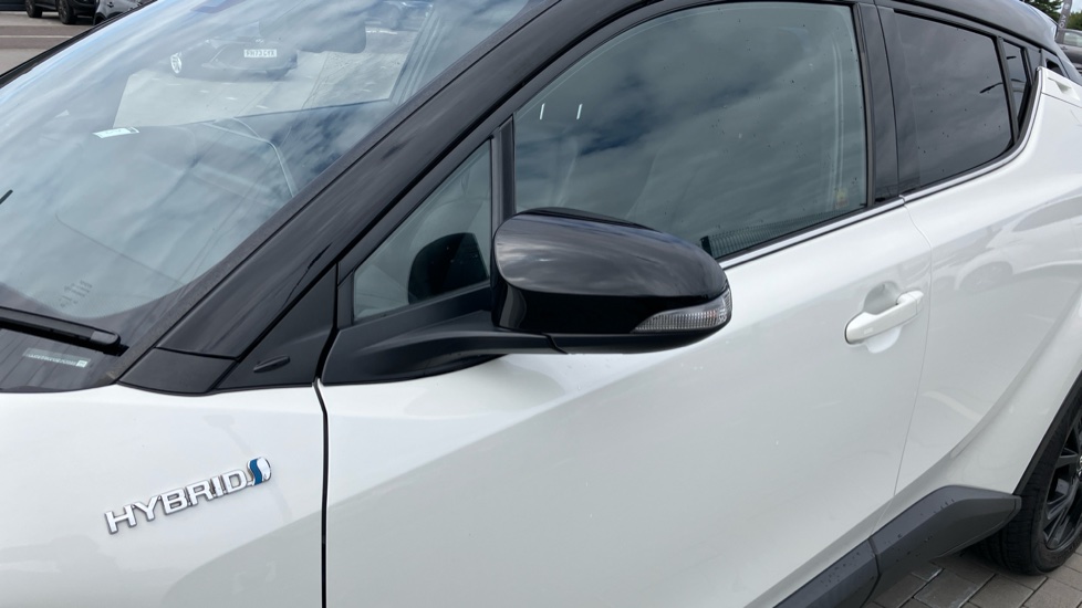 Toyota C-HR 1.8 Hybrid Dynamic 5dr CVT Hybrid Hatchback - Image 50