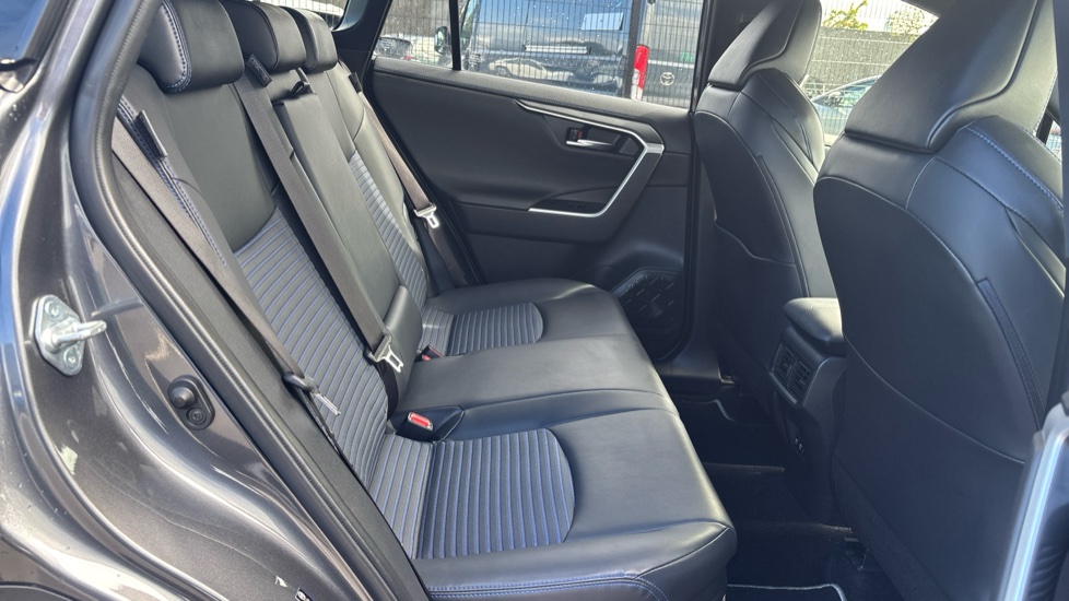 Toyota RAV4 2.5 VVT-i Hybrid Dynamic 5dr CVT Hybrid Estate - Image 8