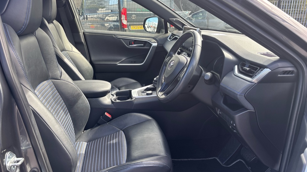 Toyota RAV4 2.5 VVT-i Hybrid Dynamic 5dr CVT Hybrid Estate - Image 12