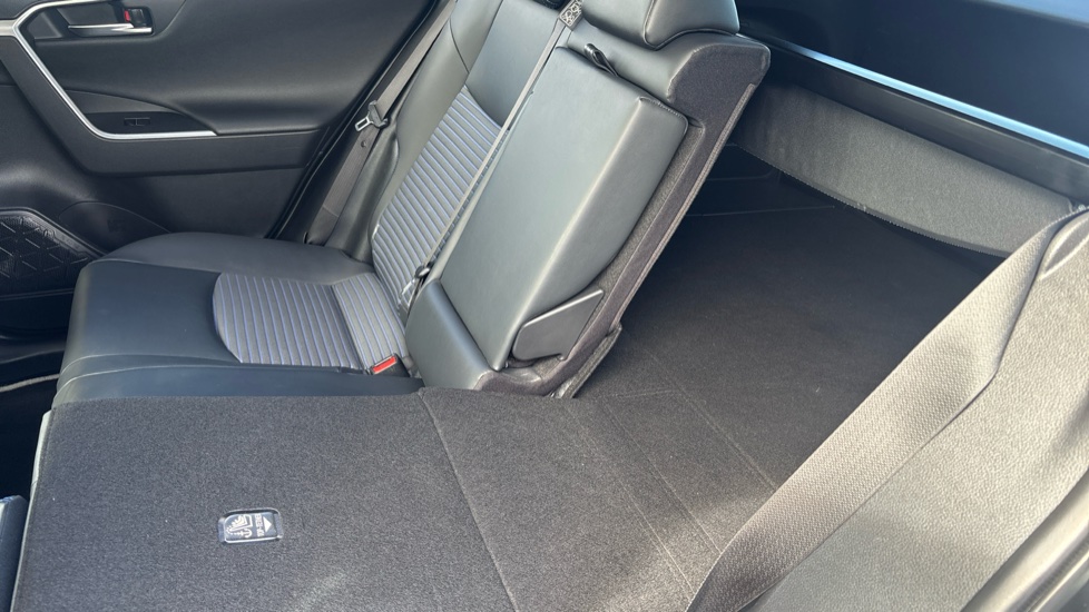 Toyota RAV4 2.5 VVT-i Hybrid Dynamic 5dr CVT Hybrid Estate - Image 18