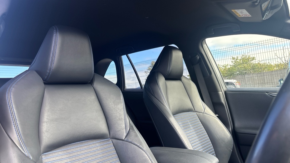 Toyota RAV4 2.5 VVT-i Hybrid Dynamic 5dr CVT Hybrid Estate - Image 19