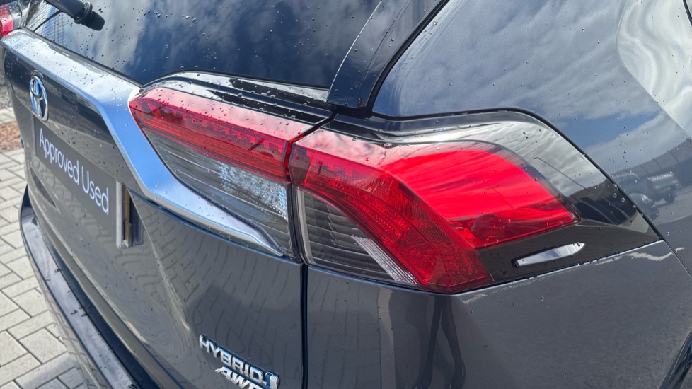 Toyota RAV4 2.5 VVT-i Hybrid Dynamic 5dr CVT Hybrid Estate - Image 21