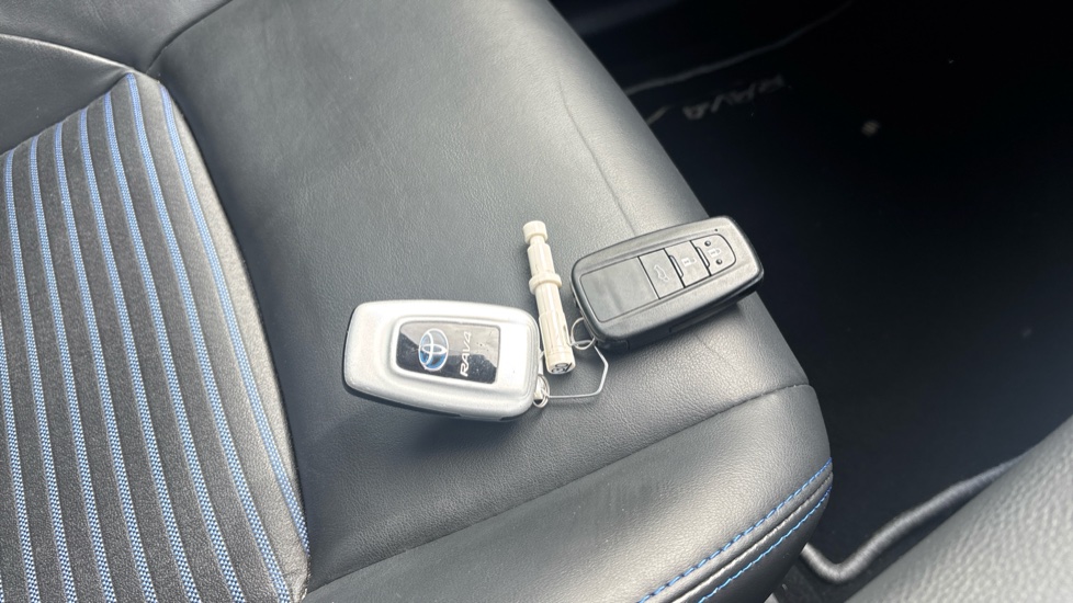 Toyota RAV4 2.5 VVT-i Hybrid Dynamic 5dr CVT Hybrid Estate - Image 28