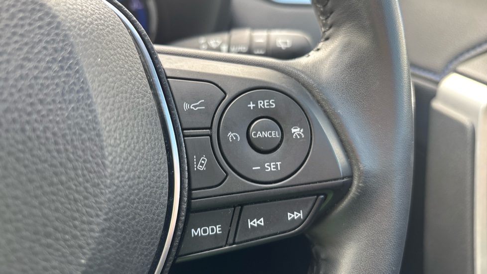 Toyota RAV4 2.5 VVT-i Hybrid Dynamic 5dr CVT Hybrid Estate - Image 32